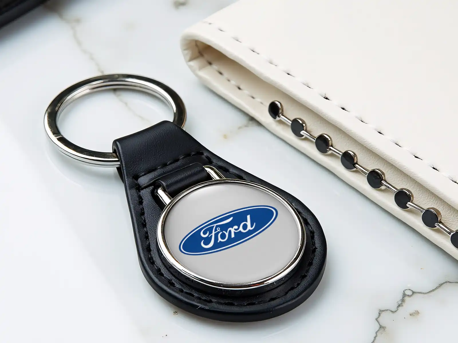 Ford Pochette Cuir Fini Premium Modulable